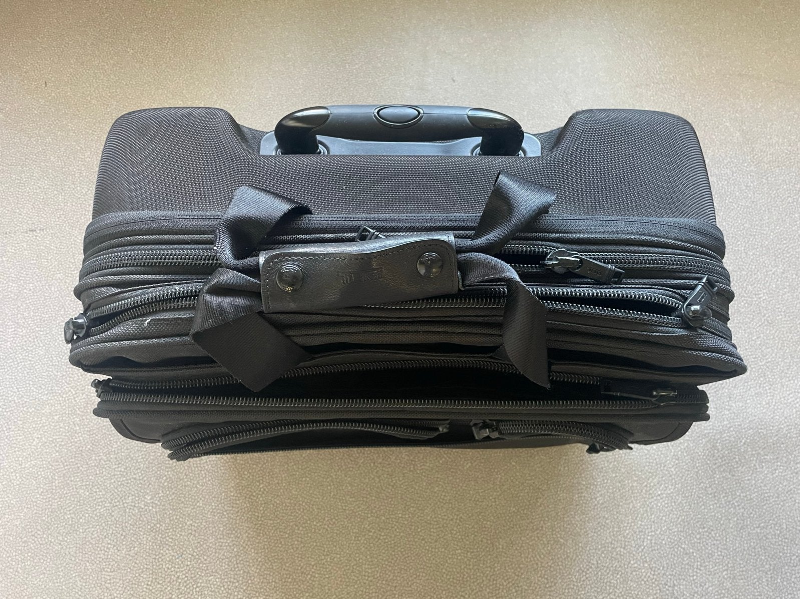 TUMI Alpha 26127DH Deluxe Wheeled Brief - Zakelijke Trolley, Ophalen, 40 tot 60 cm, Gebruikt, 20 tot 30 cm