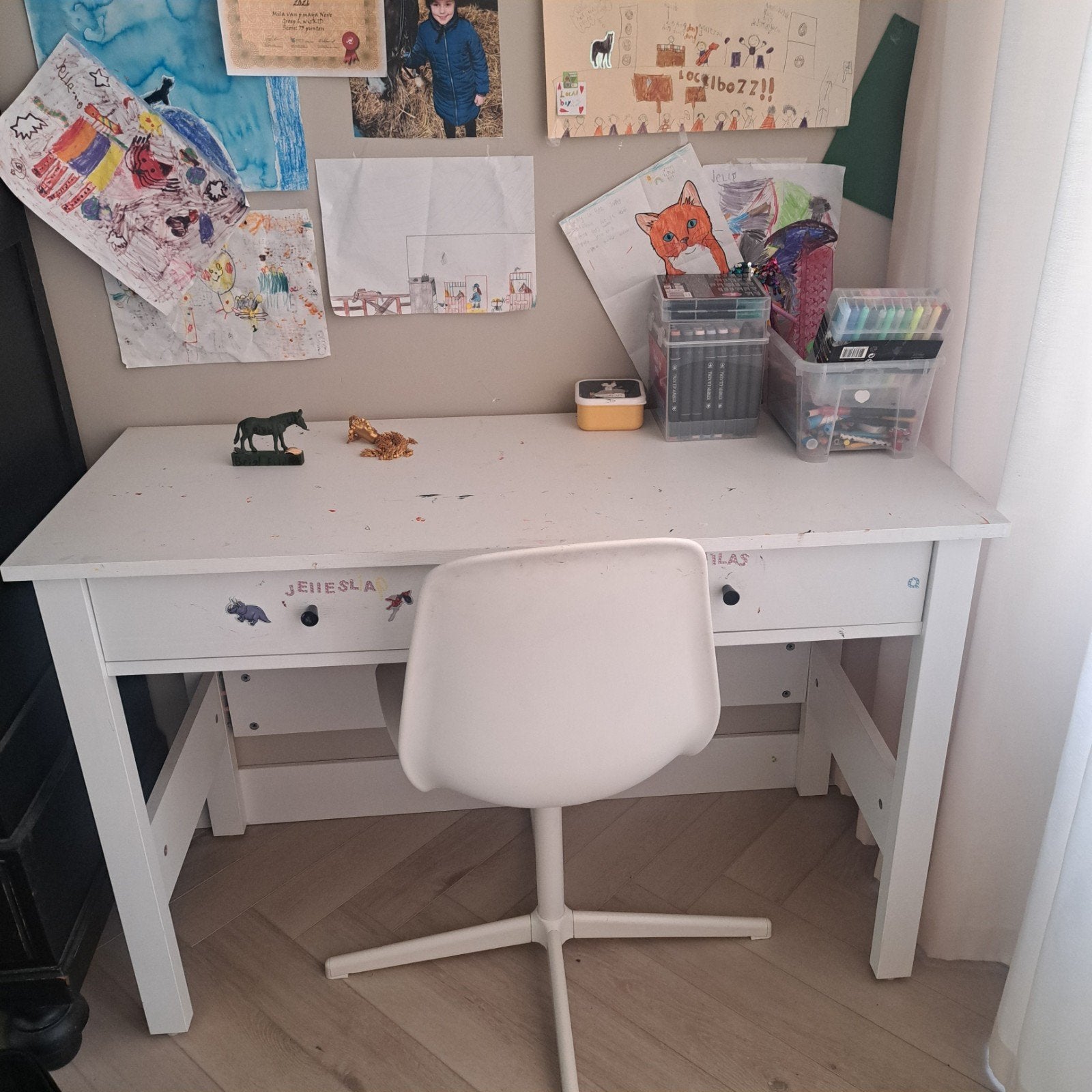 Gratis bureau met stoel, Huis en Inrichting, Bureaus, Ophalen, Gebruikt, IKEA, Kinderbureau