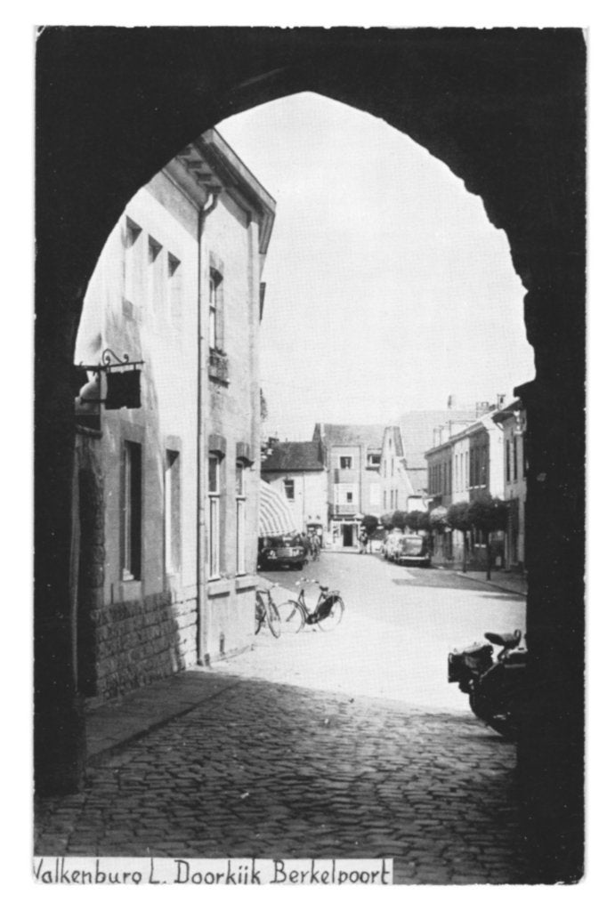 940768	Valkenburg	doorkijkje	Berkelpoort	1956	Gelopen