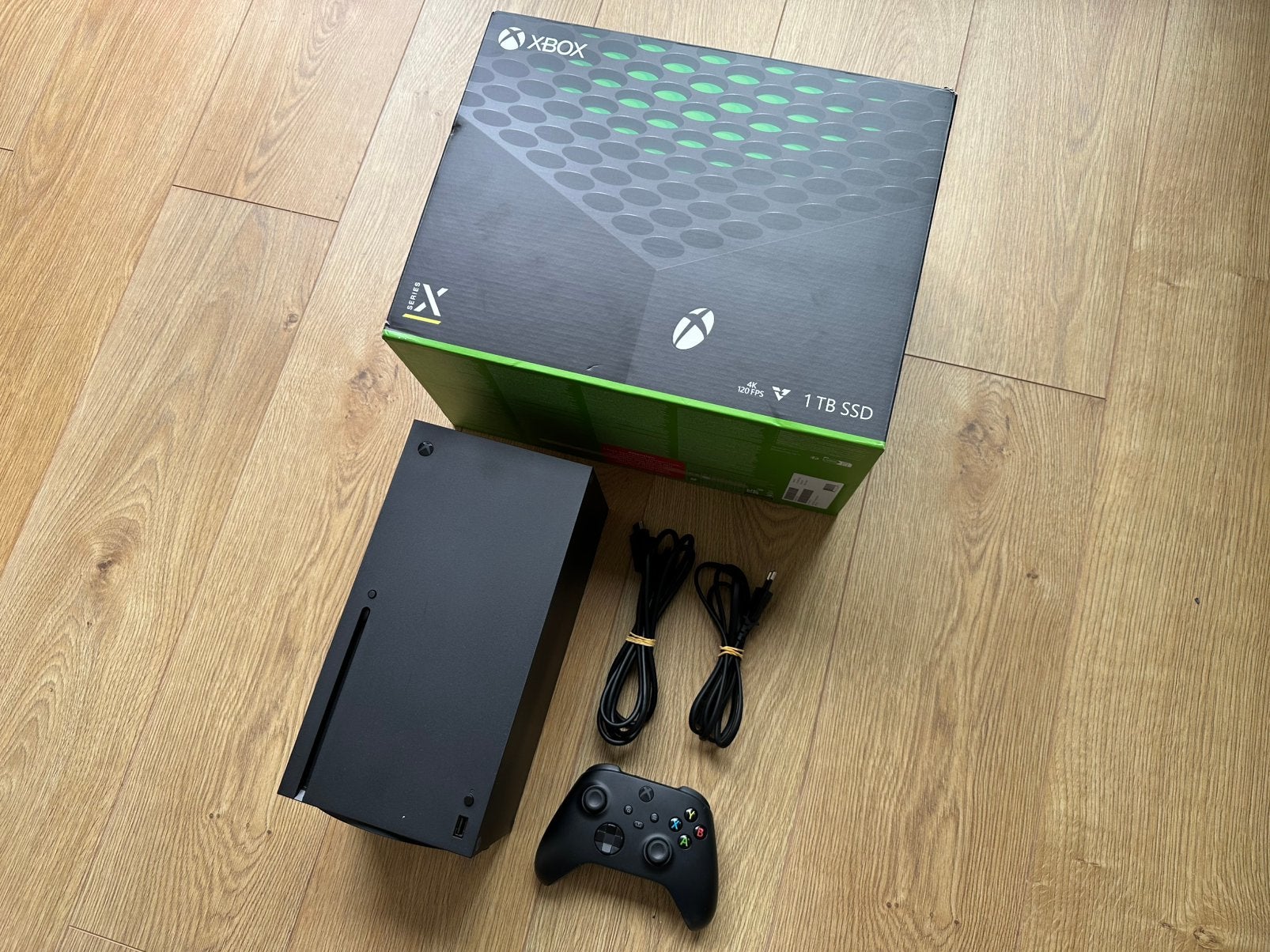 Foto 2 van Xbox Series X Compleet Met Doos, Controller & Kabels!!