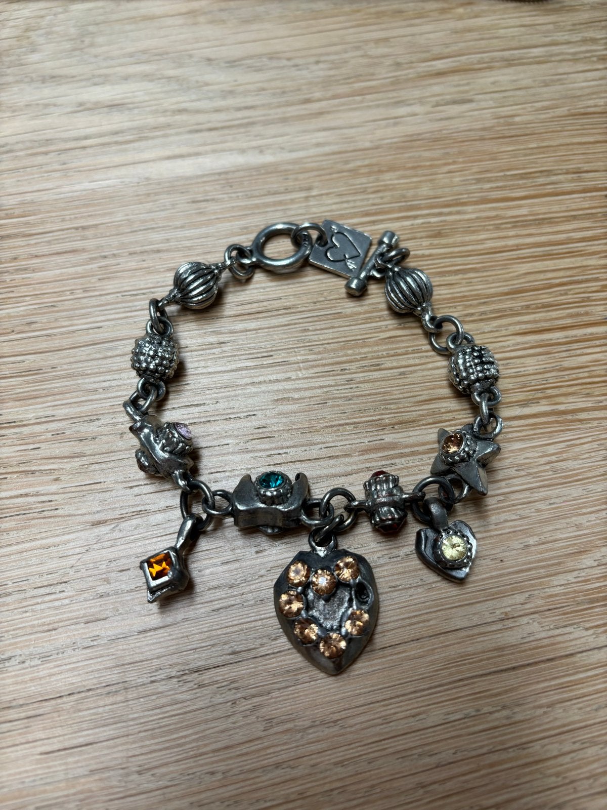 Otazu Zilverkleurige bedelarmband met gekleurde steentjes, Overige materialen, Gebruikt, Ophalen of Verzenden, Met bedels of kralen
