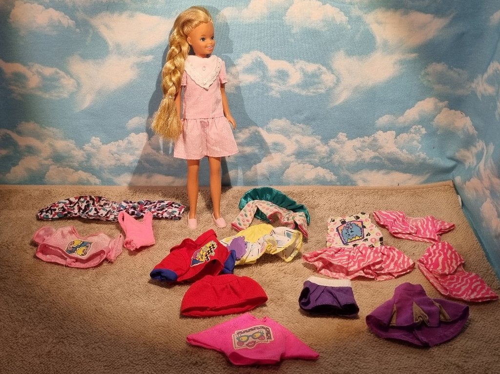 Jaren 80 Skipper, Barbie's zusje met kleding, Verzamelen, Poppen, Ophalen of Verzenden, Gebruikt, Kleertjes