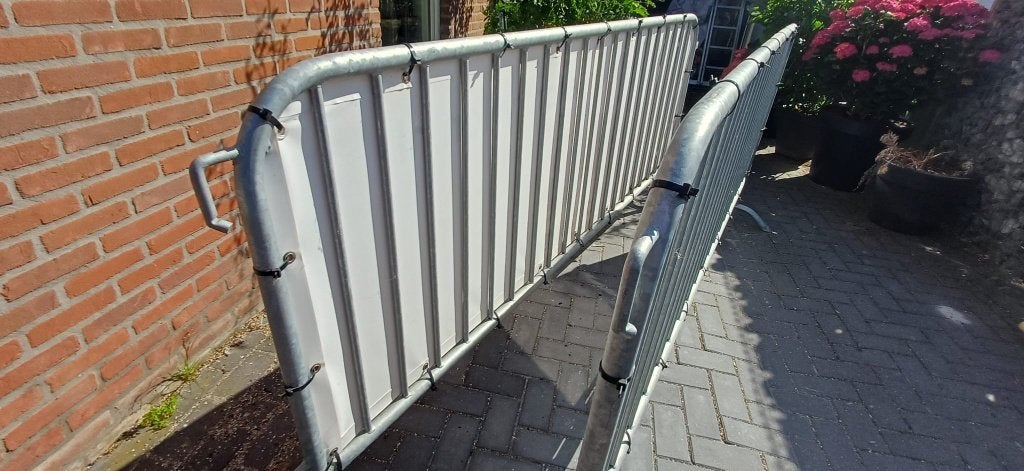Twee dranghekken, één keer gebruikt, Ophalen, Zo goed als nieuw, IJzer, Spijlenhekwerk