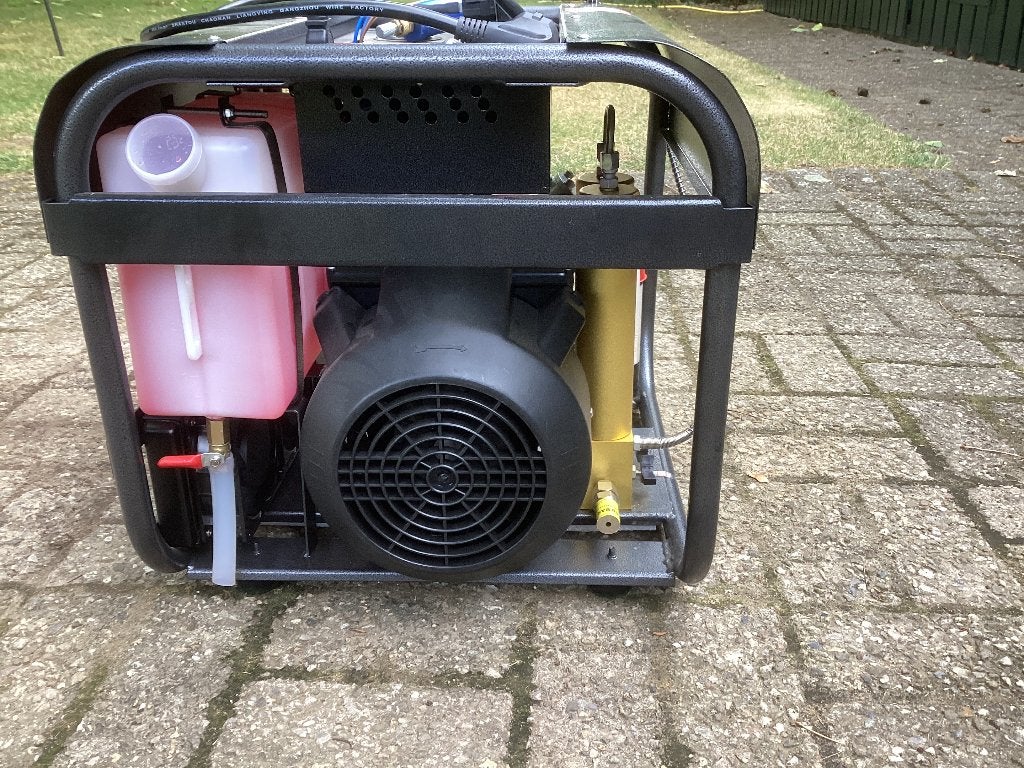 Tuxing 2 cil.lucht en water gekoelde 300 bar compressor, Ophalen, Zo goed als nieuw