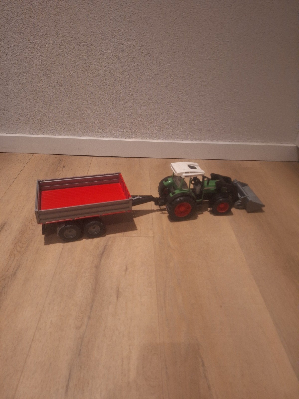 Bruder Fendt tractor met kar en afneembare voorlader, Ophalen, Zo goed als nieuw