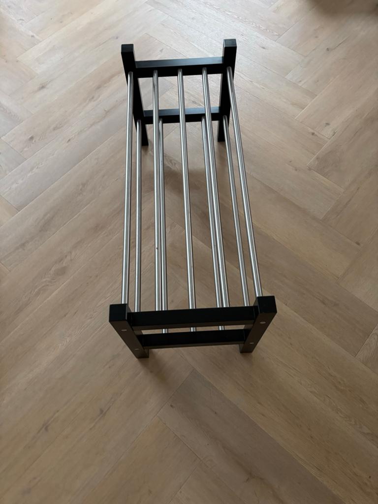 Schoenenrek zwart met zilveren stangen, Ophalen, Zo goed als nieuw