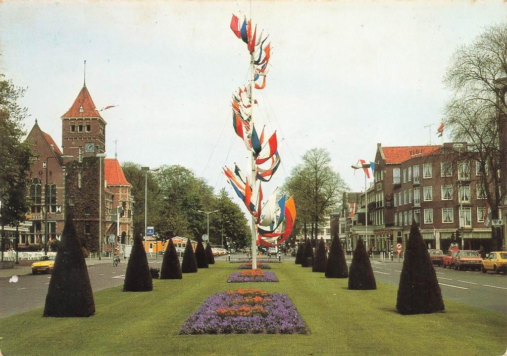 Zeist, Het Rond, Gemeentehuis en Golden Tulip Hotel FIGI, Ophalen of Verzenden, 1960 tot 1980, Gelopen, Utrecht
