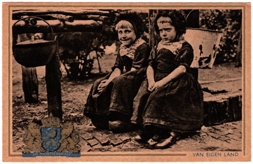 Oude Ansichtkaart Op de Veluwe Klederdracht Van Eigen Land, Ophalen of Verzenden, 1940 tot 1960, Ongelopen, Gelderland