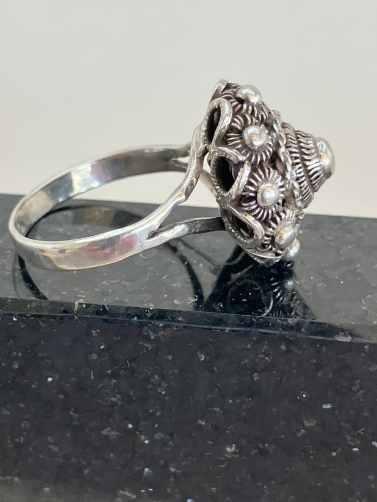 Zilveren ring met Zeeuwse knoop, Ophalen of Verzenden, Zo goed als nieuw, 17 tot 18, Dame