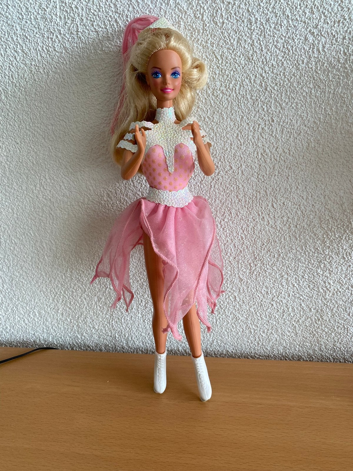 Leuke Barbie van Mattel met schaatsen in goede staat, Ophalen of Verzenden, Zo goed als nieuw, Pop