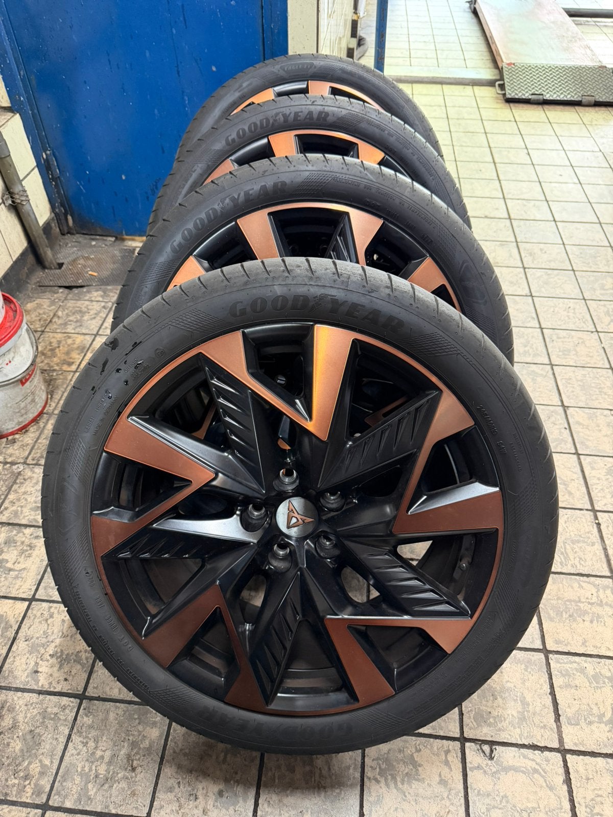 Cupra Sandstorm Copper Black 19’ Set Origineel (incl banden), Auto-onderdelen, Banden en Velgen, Banden en Velgen, Nieuw, 235 mm