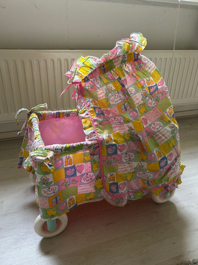 Babyborn poppenwieg met wieltjes., Ophalen, Zo goed als nieuw, Babypop