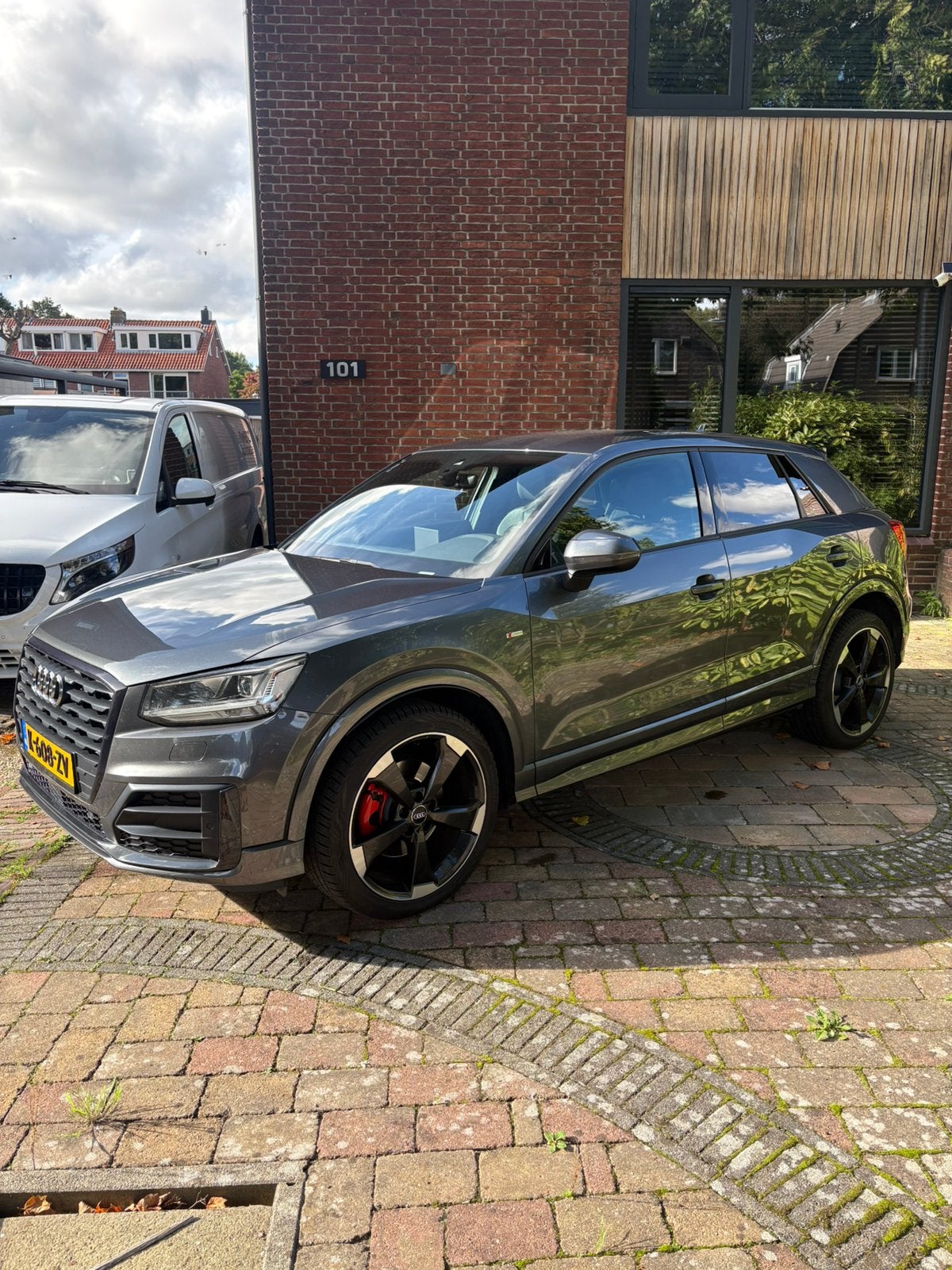 Audi Q2 1.4 Tfsi CoD 150pk S Tronic 2017 Grijs, Auto's, Q2, 4 cilinders, 1395 cc, Particulier
