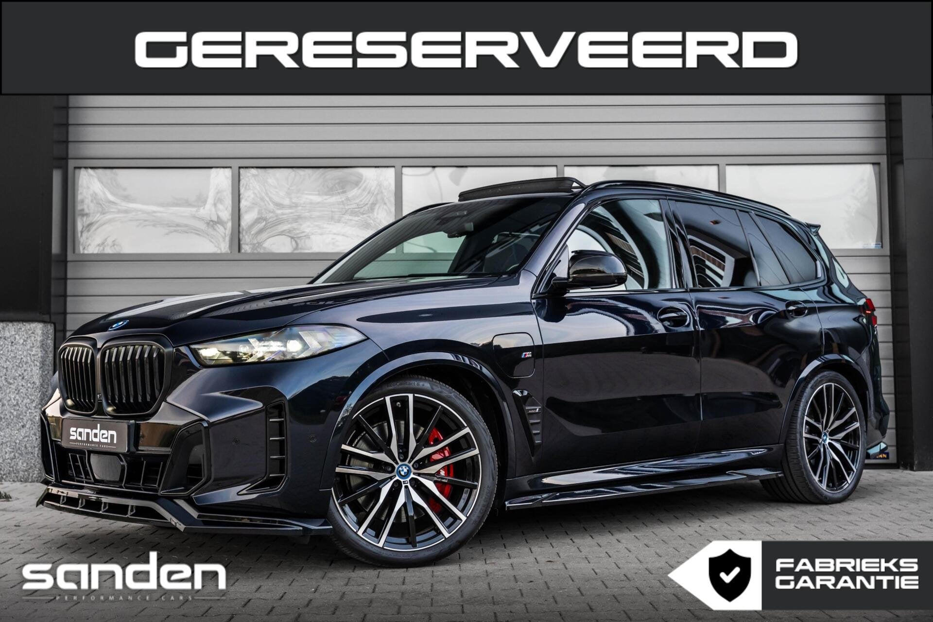 BMW X5 xDrive50e MSport Pro|CarbonBlack|SkyLounge|B&W|Massag, Auto's, Dealer onderhouden, 2395 kg, Zwart, Leder