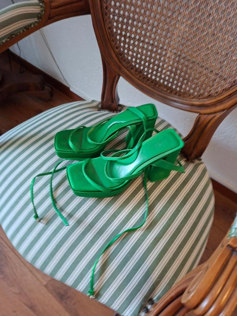 Zara groene strappy chunky sandaal 38, Zara, Zo goed als nieuw, Groen, Sandalen of Muiltjes