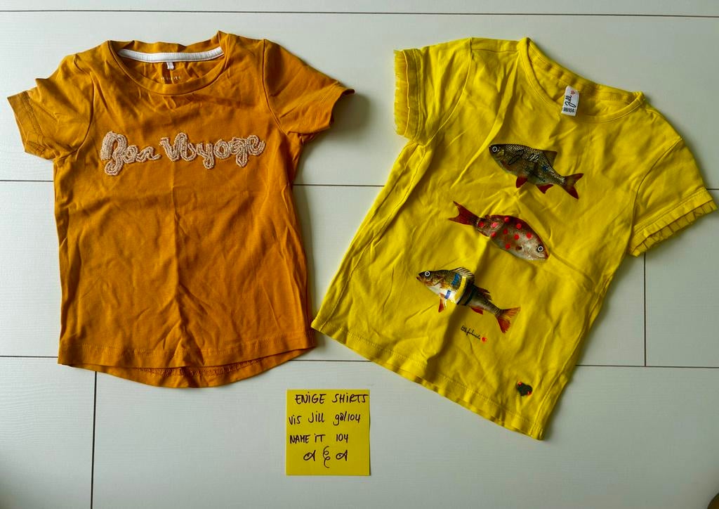 Gele t-shirts Name It en vis Jill maat 98/104, Ophalen of Verzenden, Zo goed als nieuw, Meisje, Shirt of Longsleeve