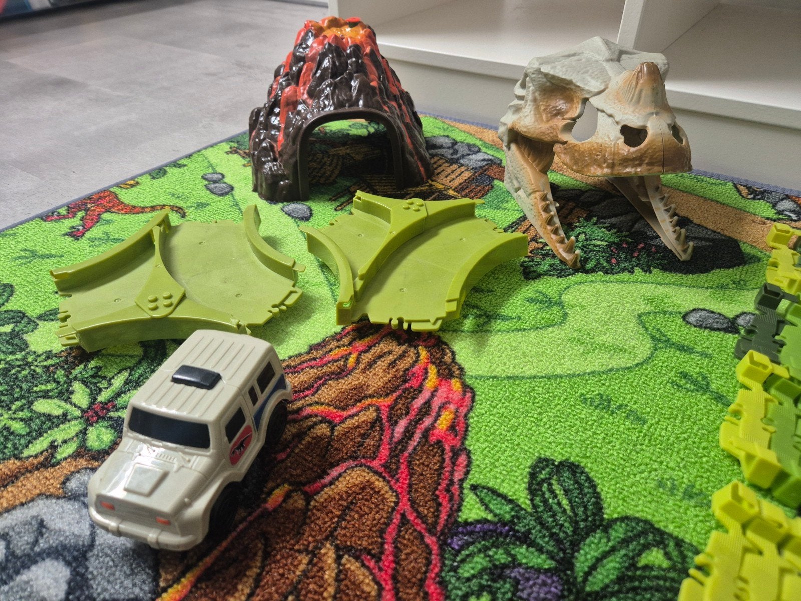 Dinosaurus baan met auto, Kinderen en Baby's, Speelgoed | Overig, Ophalen of Verzenden, Gebruikt, Jongen of Meisje