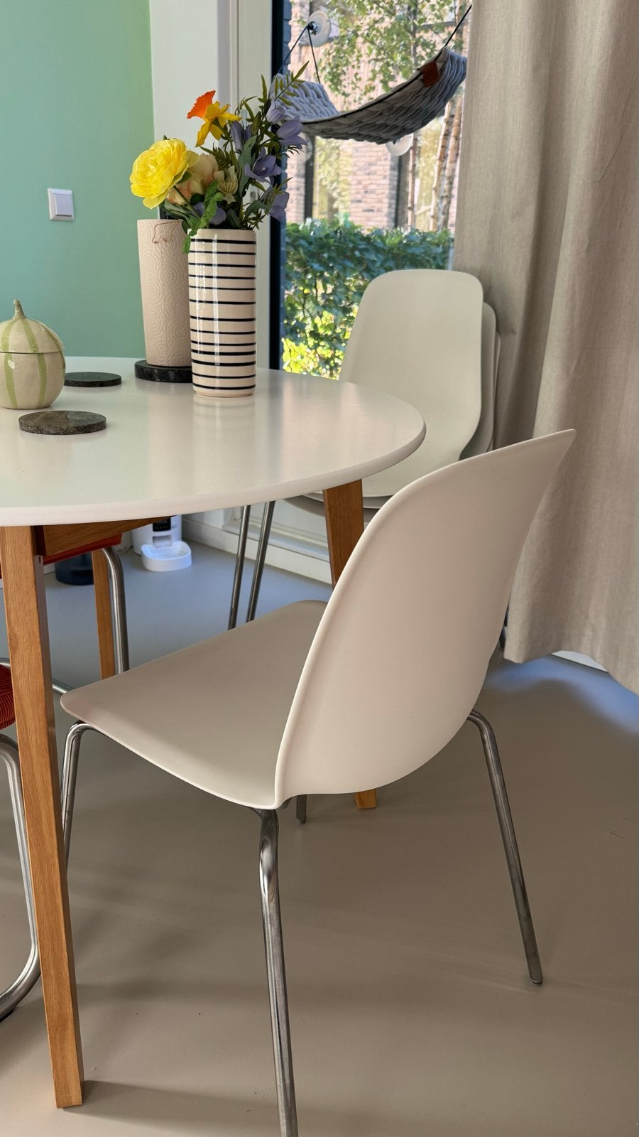 Witte eetkamerstoelen met chromen poten (4 stuks), Ophalen, Kunststof, Gebruikt, Wit