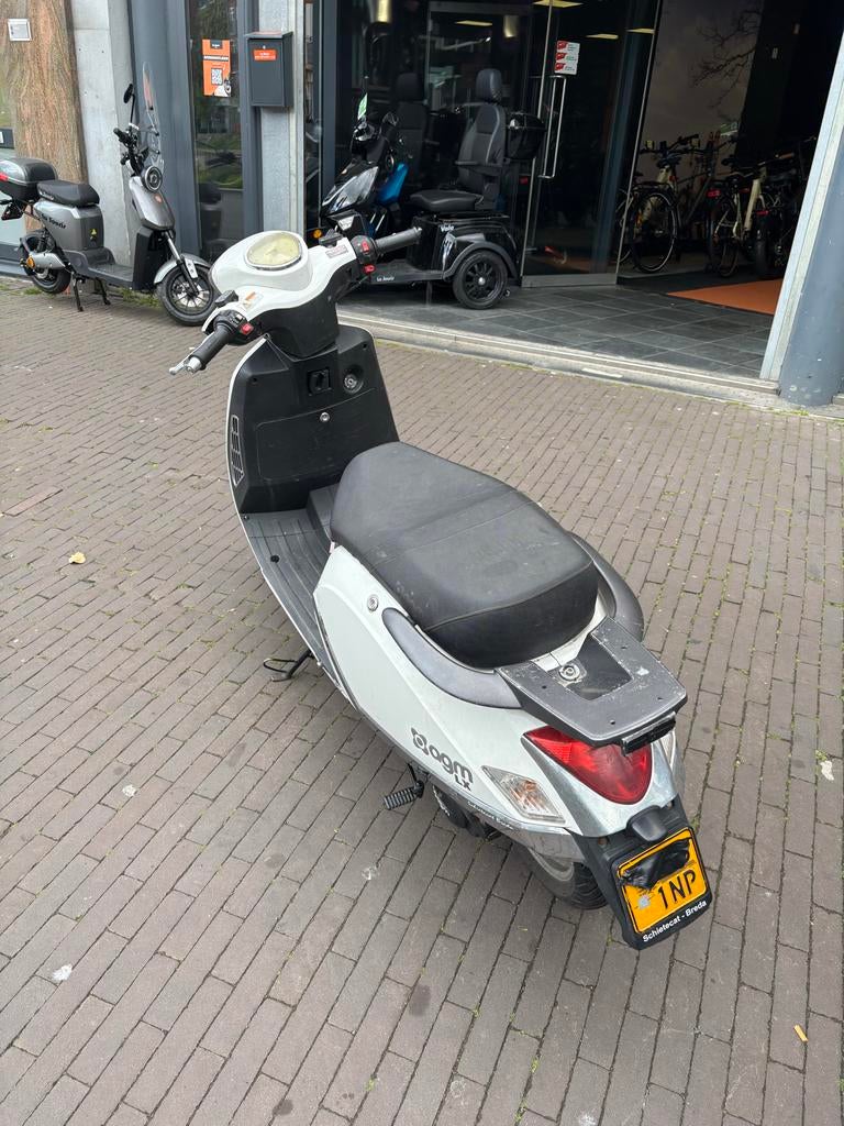 AGM 49cc Scooter - Wit, Ophalen of Verzenden, Gebruikt, Benzine, Overige merken