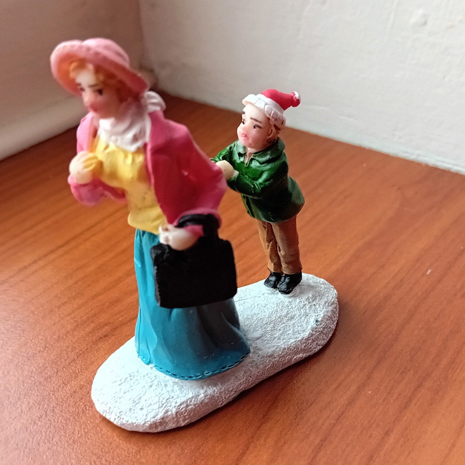 Kerstfiguur moeder en zoon voor Kerstdorp, Ophalen of Verzenden