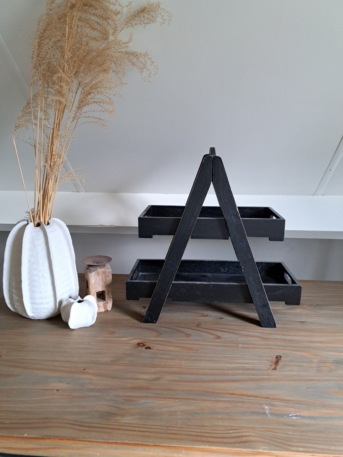 Zwart houten etagere met twee dienbladen, Ophalen, Gebruikt, Met opstaande rand, Dienblad