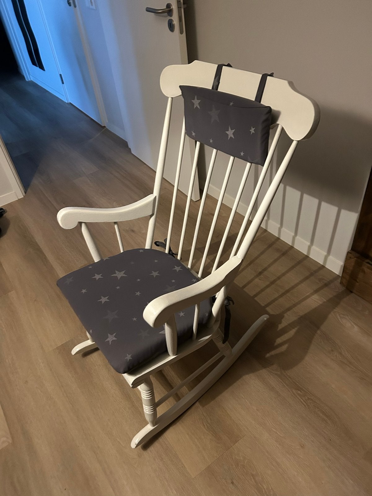 Witte schommelstoel  kinderkamer /babykamer, Huis en Inrichting, Ophalen, Wit, Zo goed als nieuw, Eén