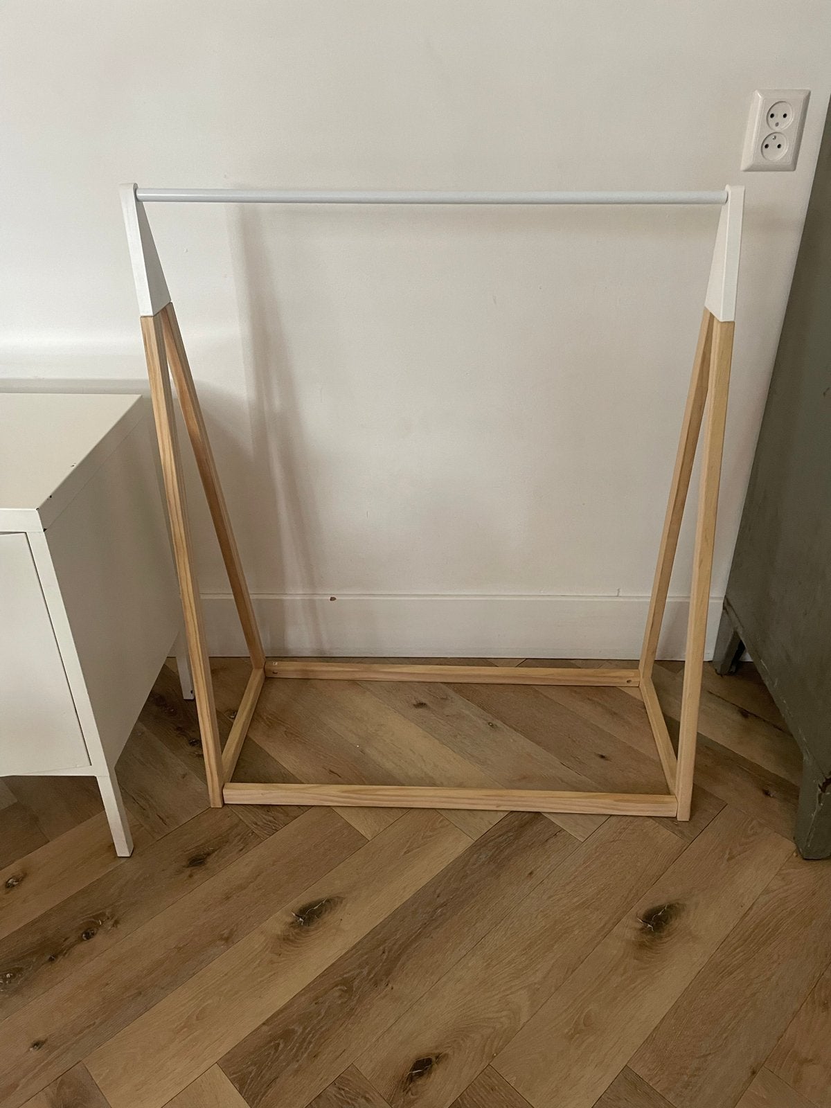 Kledingrekje voor op de babykamer, Ophalen, Zo goed als nieuw