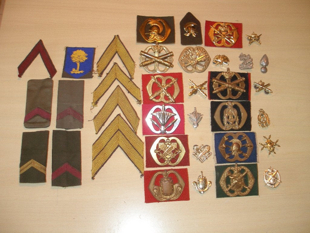 Kavel diverse emblemen, Ophalen of Verzenden, Landmacht, Nederland, Embleem of Badge