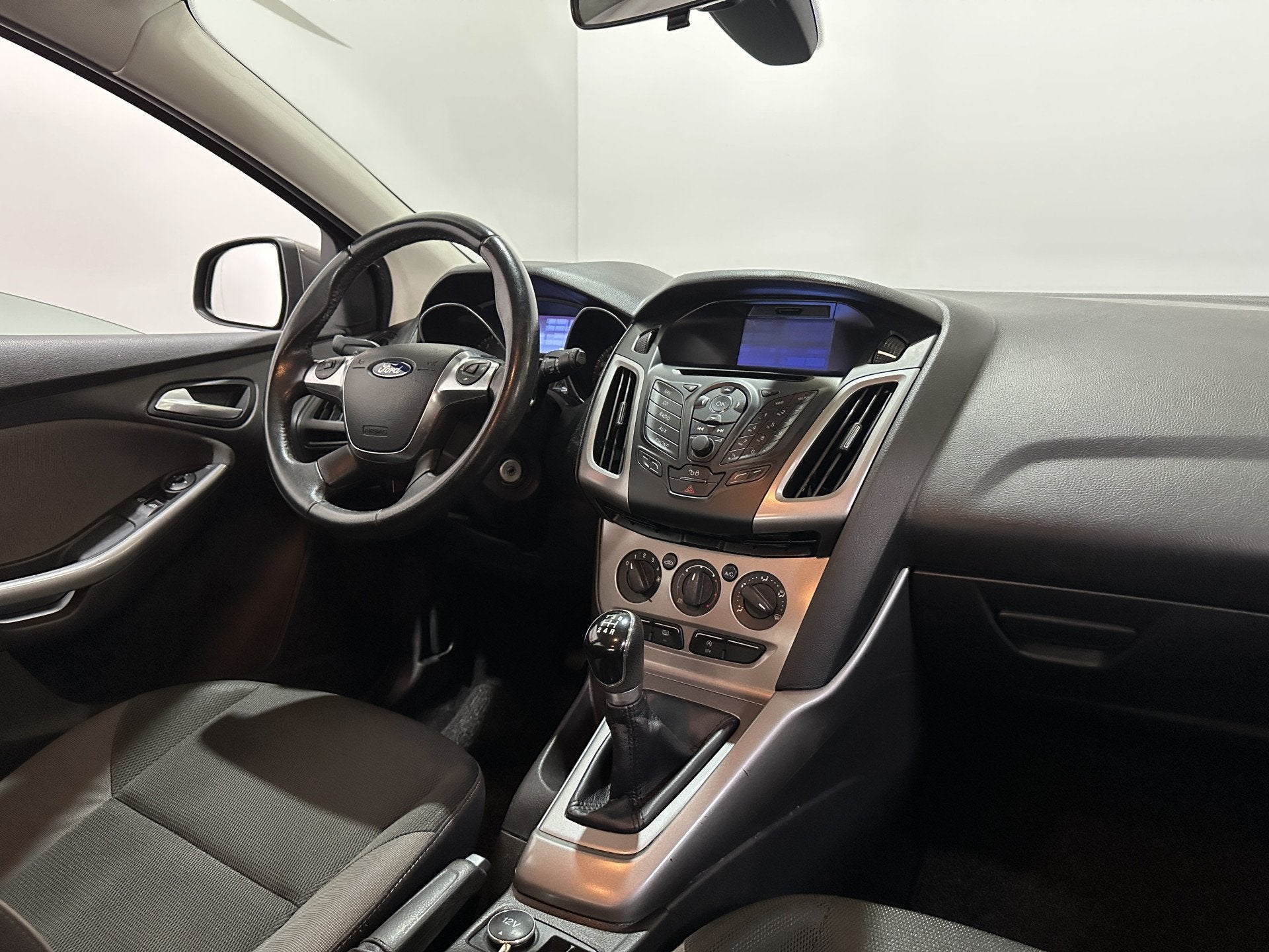 Ford Focus 1.0 EcoBoost Trend - Navi / Bluetooth / Trekhaak, Auto's, Euro 5, 101 pk, Gebruikt, Bruin