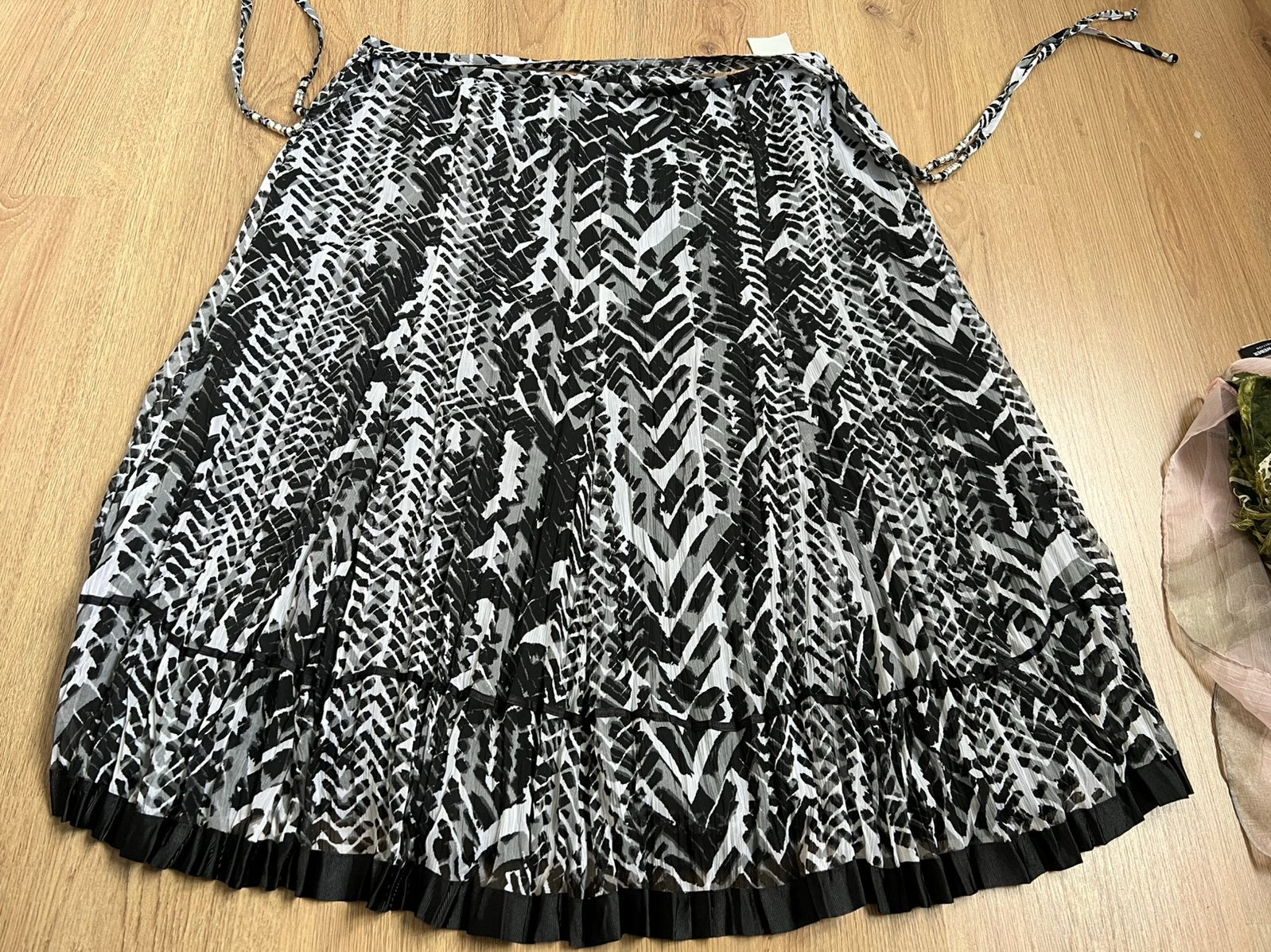 Gerry weber zwart wit grijs rokje dubbellaags 44, Kleding | Dames, Rokken, Zwart, Maat 42/44 (L), Ophalen of Verzenden, Zo goed als nieuw