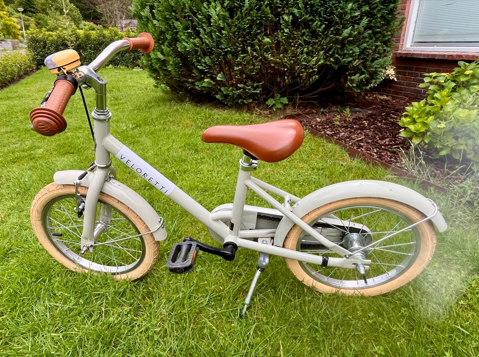 Veloretti Kinderfiets 16 inch met mandje en zijwieltjes, Ophalen, Gebruikt, 16 tot 20 inch, Zijwieltjes