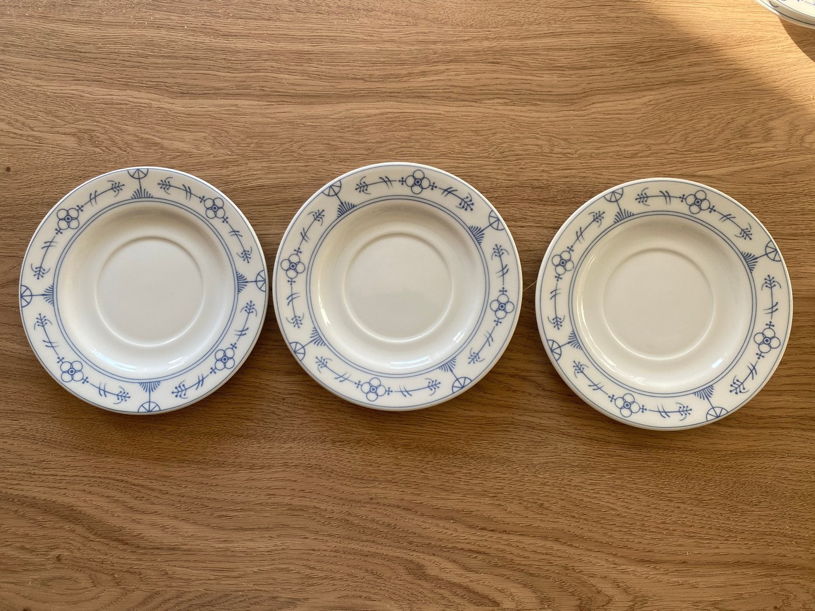 3 ontbijtborden - Blau Saks Design - Jäger Eisenberg, Overige merken, Klassiek, Ophalen of Verzenden, Zo goed als nieuw