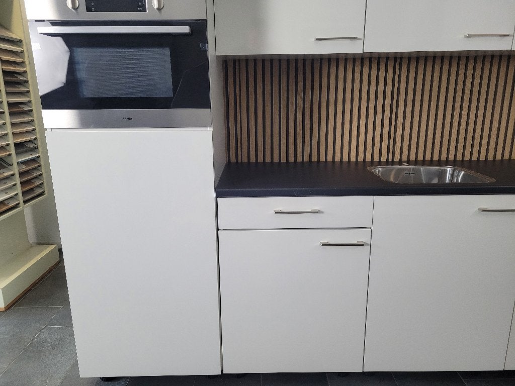 NIEUWE BRUYNZEEL "HOOGGLANS" 300 cm breed/ INNOVARE OUTLET, Wit, Nieuw, Enkelwandige keuken, Hoogglans of Gelakt