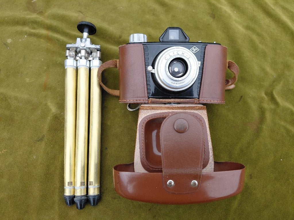Vintage fototoestel Agfa Click met tas en koperen statief., Verzamelen, Fotografica en Filmapparatuur, Niet bekend, Verzenden