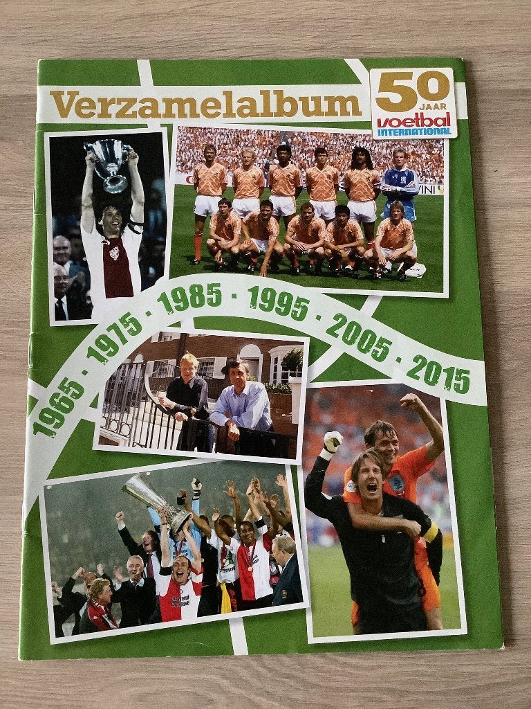 50 jaar Voetbal International - verzamelalbum, Ophalen of Verzenden, Zo goed als nieuw, Overige binnenlandse clubs, Boek of Tijdschrift