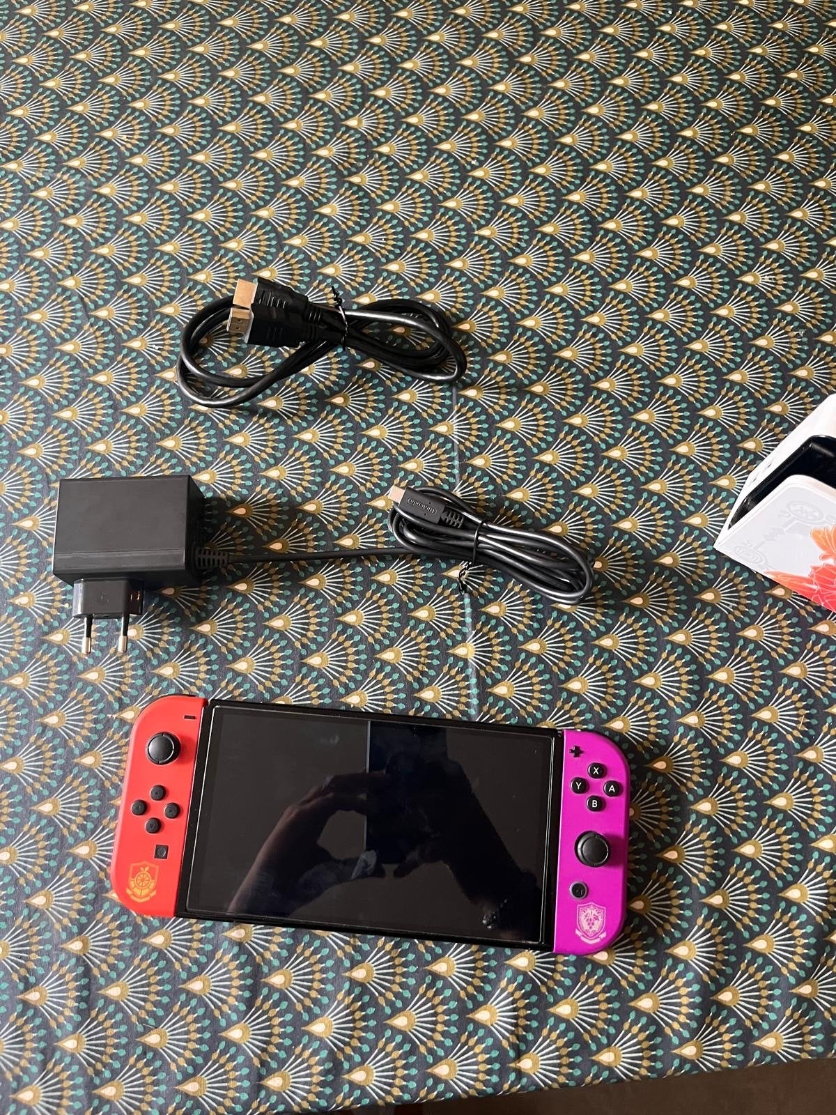 Nintendo Switch OLED Pokémon Scarlet & Violet Editie, Spelcomputers en Games, Ophalen, Zo goed als nieuw, Met 2 controllers, Switch OLED