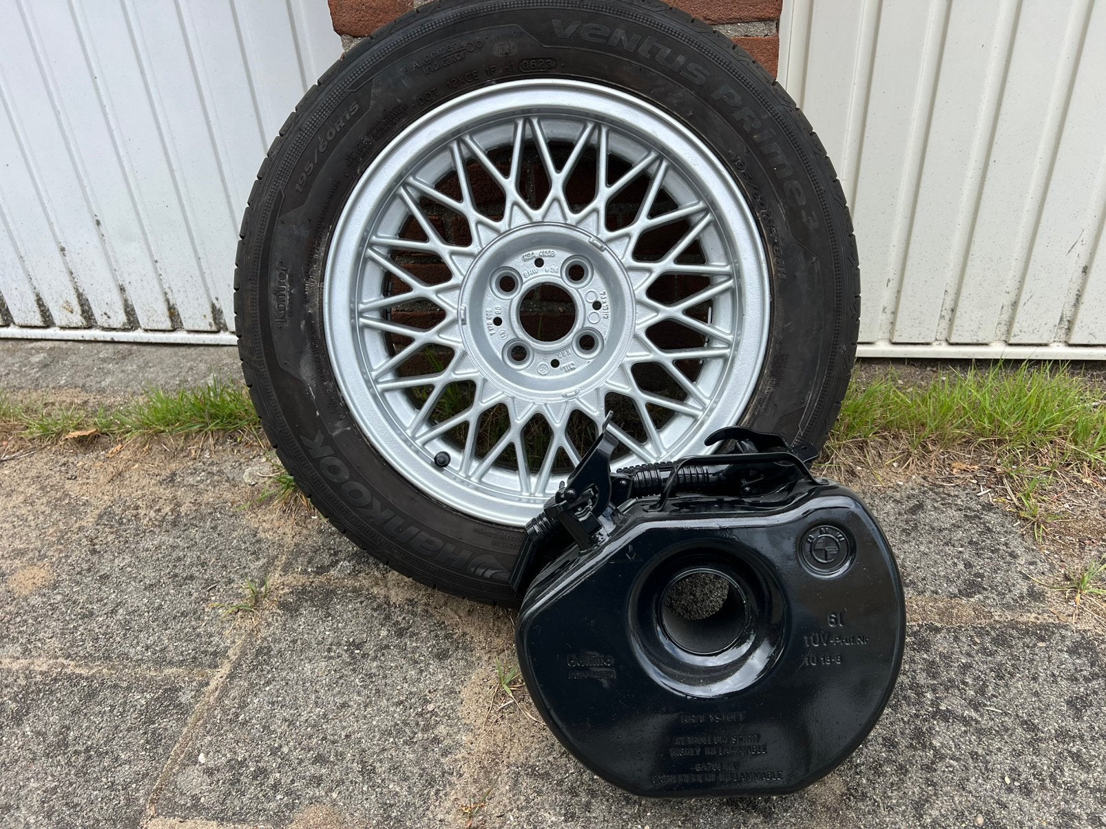 BMW E30 BBS 15” wiel + Belino jerrycan (gerestaureerd), Ophalen, 15 inch, Banden en Velgen, 185 mm