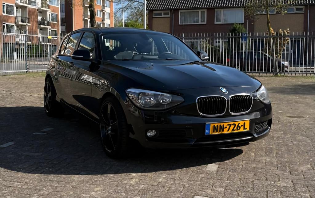 BMW 1-Serie 116I f20 5dr 2011, APK 01-2027, Auto's, 1-Serie, Zwart, 4 cilinders, Zwart