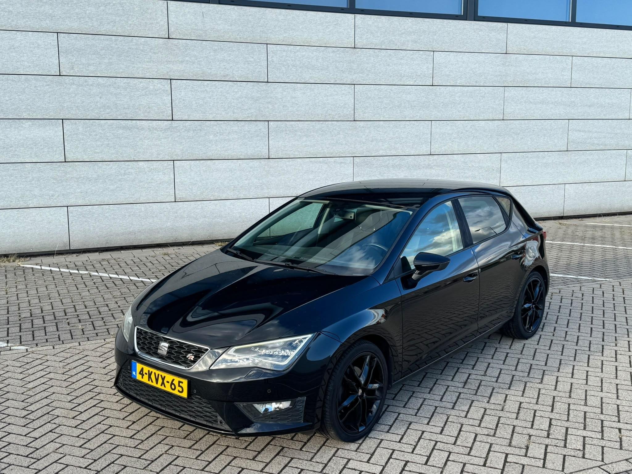 SEAT Leon 1.4 TSI FR Business NAP/NAVI/CRUISE, Voorwielaandrijving, Stof, Gebruikt, Zwart