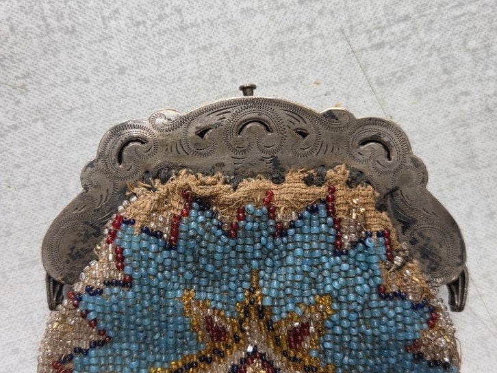 Antieke kralen portemonnee met zilveren montuur, Antiek en Kunst, Ophalen of Verzenden