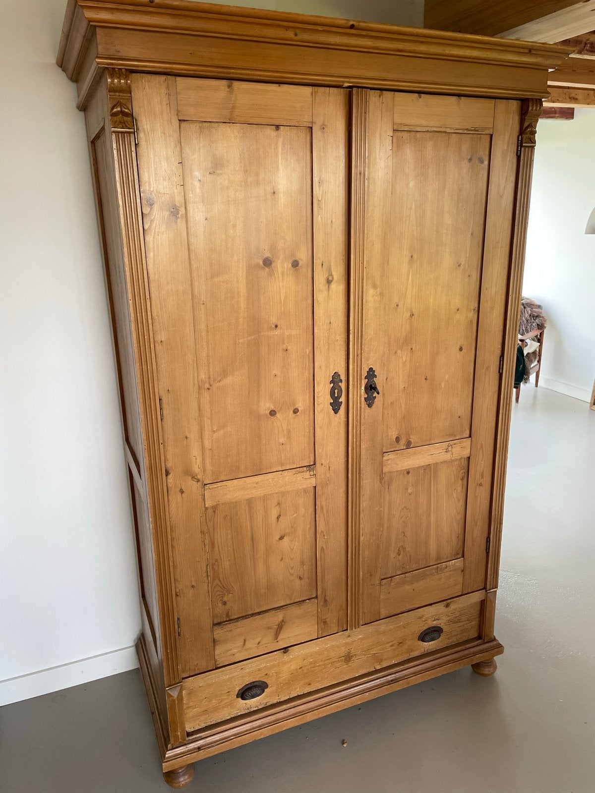 Oude grenen kast - 1.95m hoog, Ophalen of Verzenden