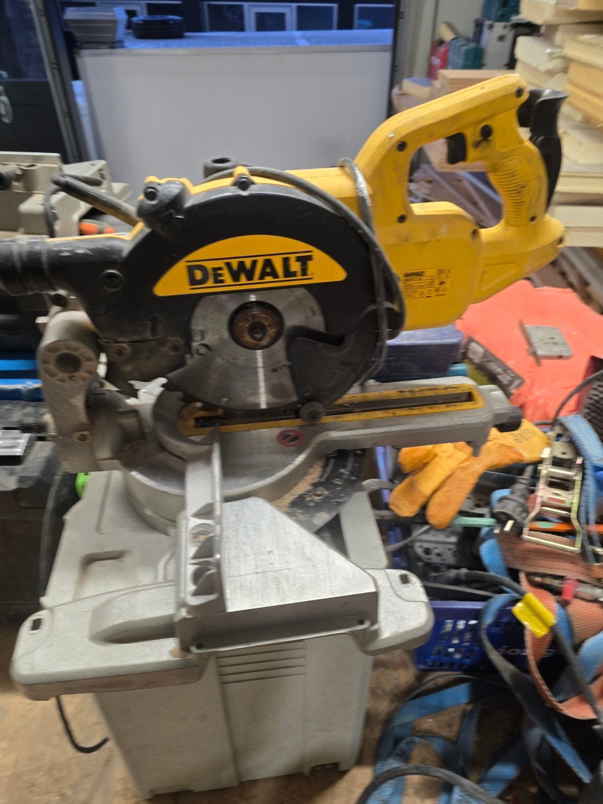 DeWalt DWS774 Afkortzaag - Werkt naar behoren