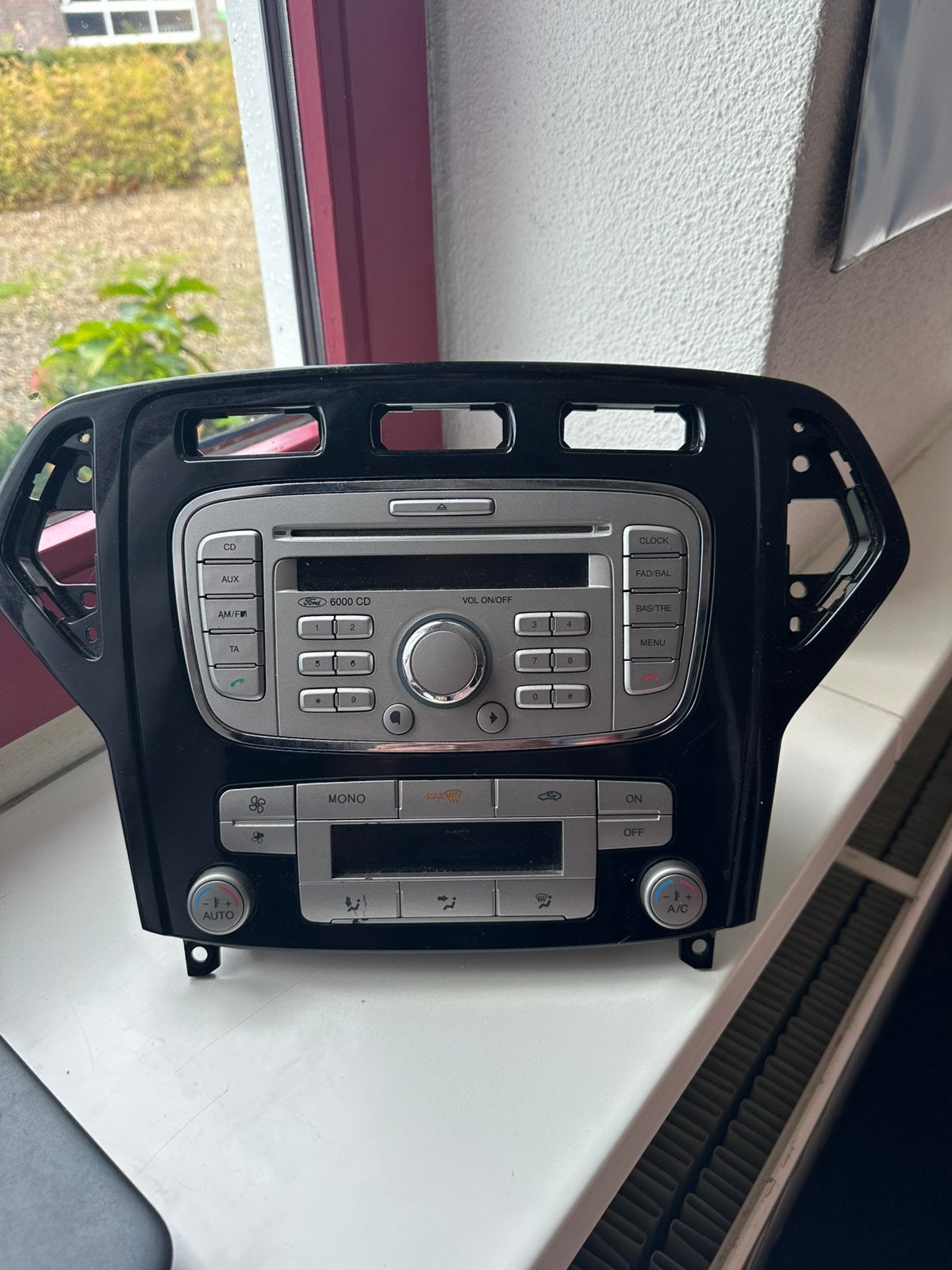 Originele Ford Mondeo  Radio + Klimaatbedieningspaneel, Auto diversen, Autoradio's, Ophalen of Verzenden, Zo goed als nieuw