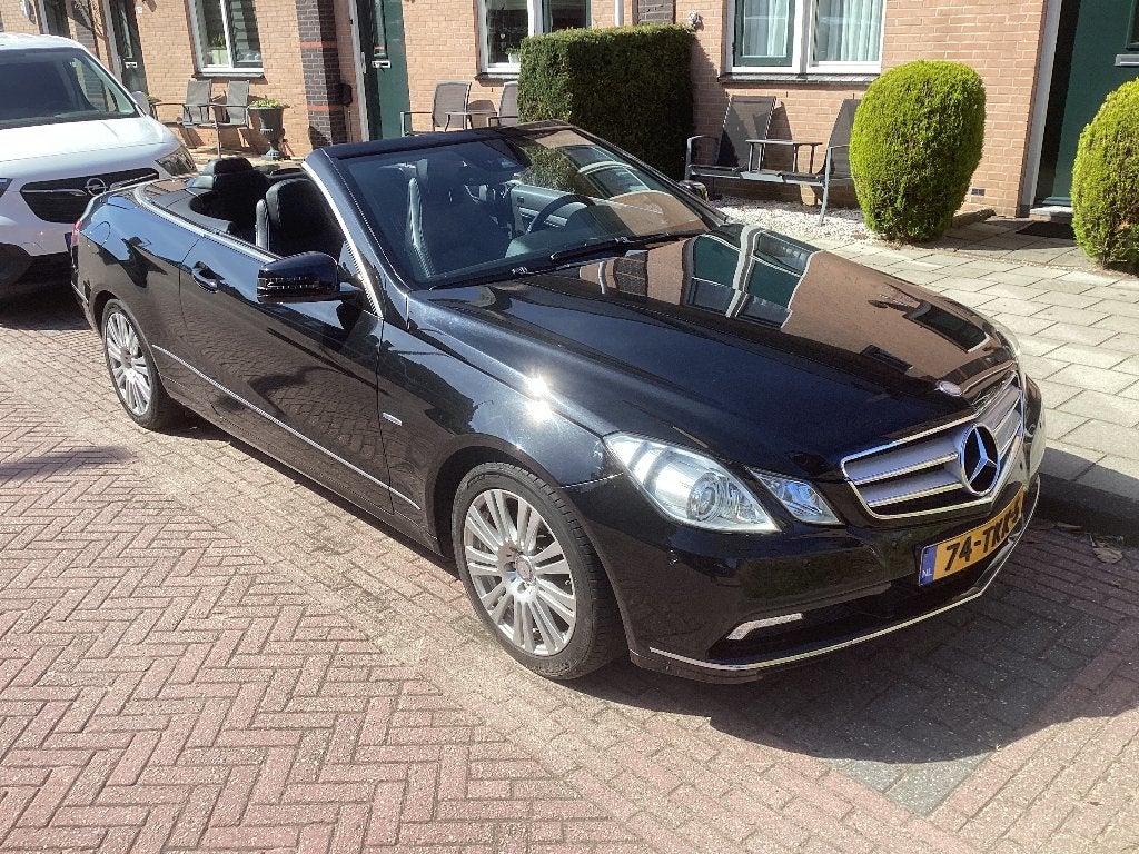 Mercedes-Benz E-Klasse 1.8 E200 CGI Cabriolet AUT 2010 Zwart, Auto's, Achterwielaandrijving, 1800 kg, Zwart, 4 cilinders