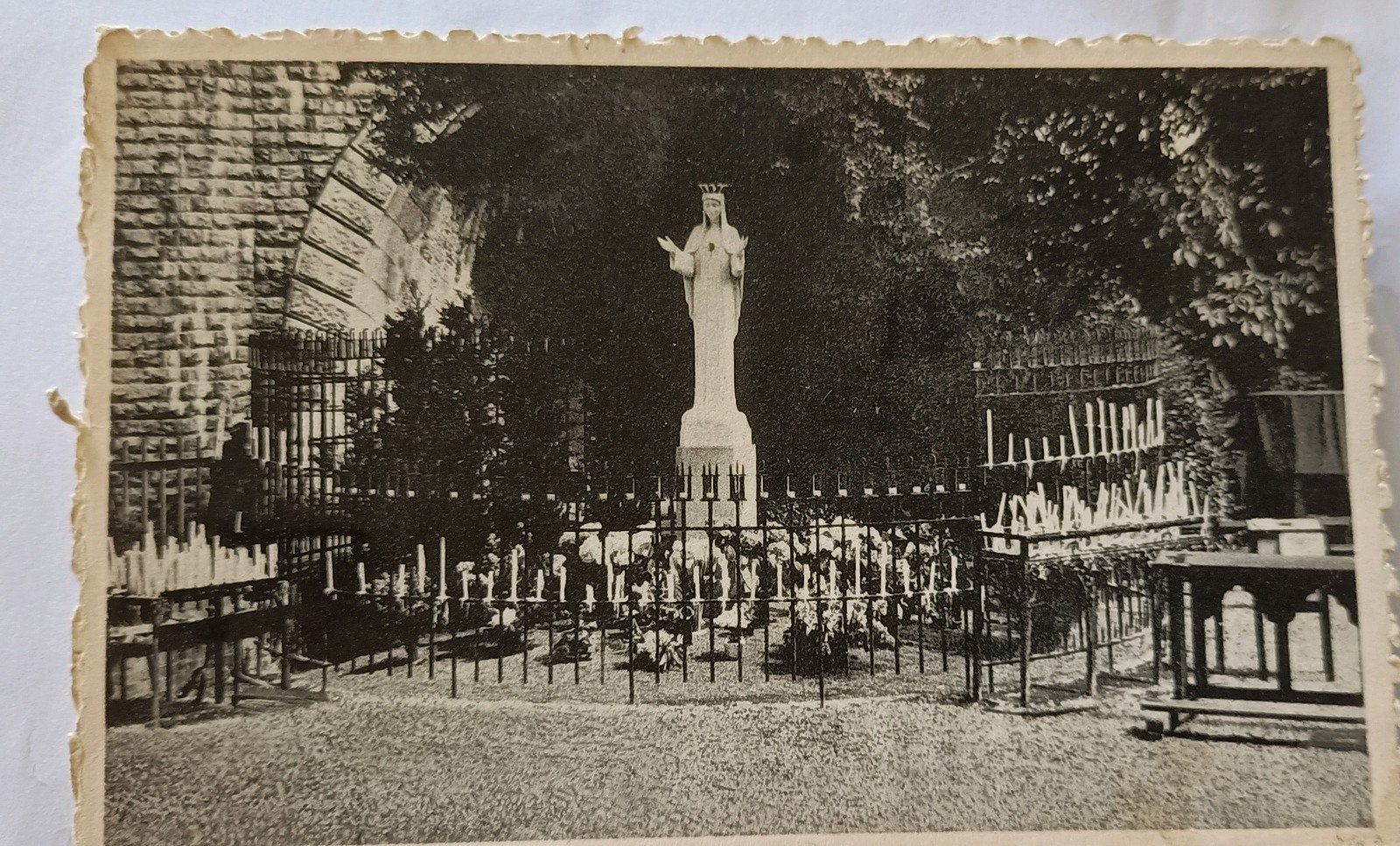 Beauraing. plaats der verschijning O.L.V. Maria bedevaartpls, Ophalen of Verzenden, 1940 tot 1960, Ongelopen, Namen