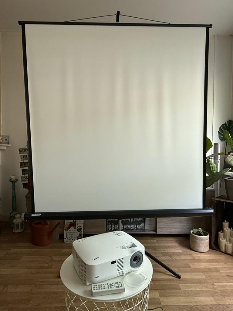 NEC VT695 Projector met Projecta Scherm en Accessoires, Audio, Tv en Foto, Ophalen of Verzenden, Gebruikt, LCD, Overige resoluties