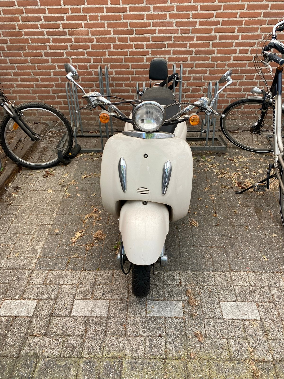 Nette witte scooter - Ideaal voor stadsritten, Ophalen, Gebruikt, Benzine, Overige merken