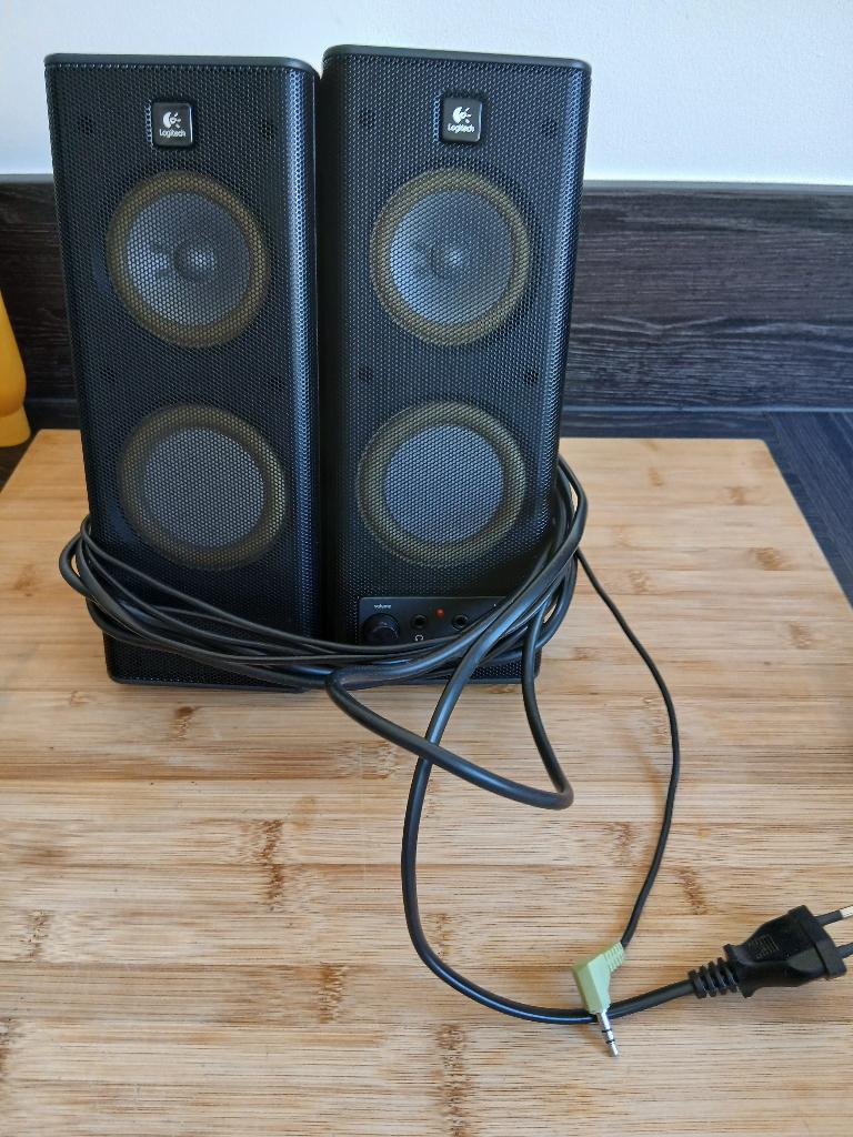 logitech muziek boxen, Ophalen, Gebruikt