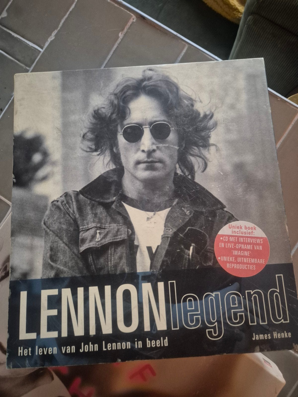 Lennon Legend: Het leven van John Lennon in beeld + CD, Boeken, Ophalen of Verzenden, Zo goed als nieuw, Artiest, James Henke
