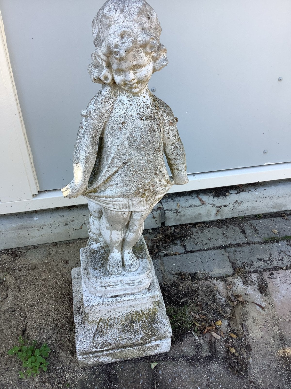 Twee stenen beelden voor in de tuin, Tuin en Terras, Ophalen, Gebruikt, Beton, Mensenbeeld